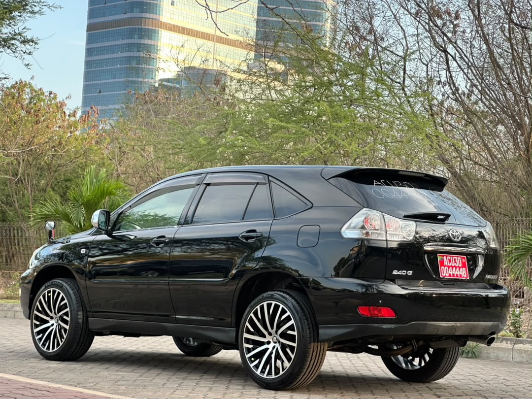 TOYOTA HARRIER thumbnail 2
